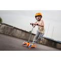 Micro Mini Classic Orange tříkolečková koloběžka rozvijející stabilitu