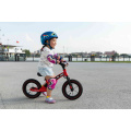Červené odrážedlo s nafukovacími kolečky Micro Balance Bike DeLuxe Blue