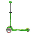 Zelená koloběžka pro děti Micro Mini DeLuxe Green