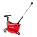 Červené odrážedlo s úložným prostorem Micro Mini2Go DeLuxe Plus Red