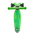 Prvotřídní koloběžka pro děti v zelené barvě Micro Maxi DeLuxe Green