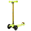 Žlutá koloběžka pro děti Micro Maxi DeLuxe Yellow