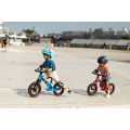 Modré odrážedlo s nafukovacími kolečky Micro Balance Bike DeLuxe Blue