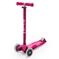 Dětská koloběžka v růžové barvě Micro Maxi DeLuxe LED Pink