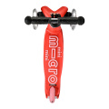 Stabilní červené tříkolečková koloběžka Micro Mini2Go DeLuxe Plus Red